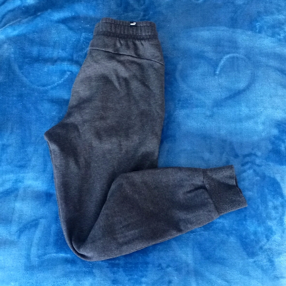 Boys PUMA sweats, size small